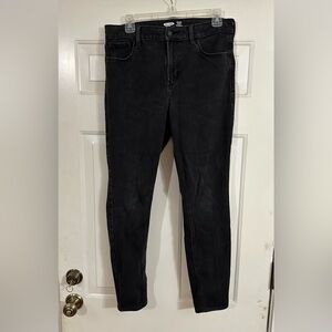Old Navy Super Skinny High Rise Rockstar jeans. Size 12. Very Clean. Smoke free.